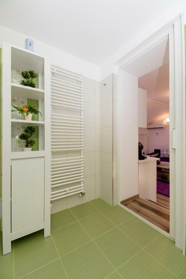 Queen Holiday Apartment Bucharest Exterior photo