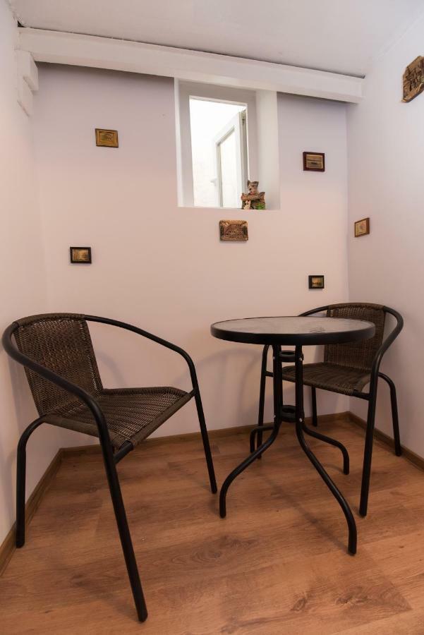 Queen Holiday Apartment Bucharest Exterior photo